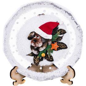 Тарелка стеклянная декоративная на подставке диаметр 150. рисунок: символ года: собака в шапке, ручн-135-5256